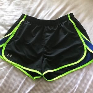 Women’s Under Armour medium black running shorts